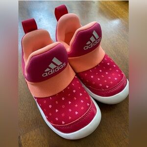 Adidas - pink and orange
5 1/2 k
EUC 5c toddler